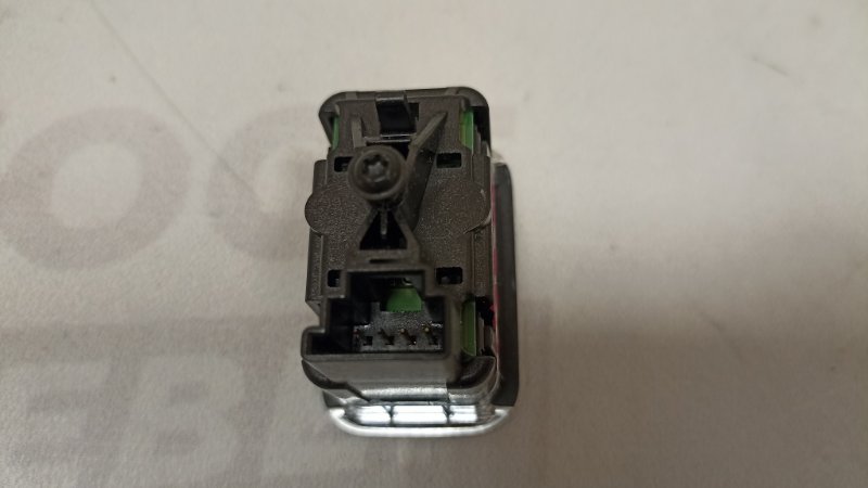 Кнопка стеклоподъемника задняя C-Class W204 271.820