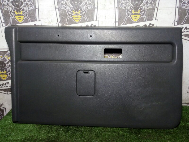 Обшивка двери багажника задняя левая ISUZU BIGHORN UBS26GW 6VE1 контрактная