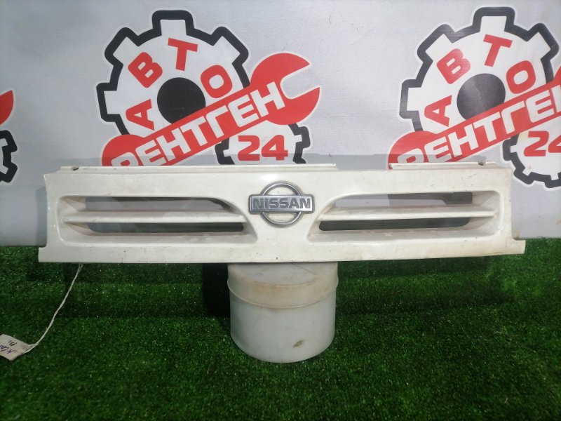 Решетка радиатора передняя Nissan Primera 1993 P10 6231264J00 контрактная