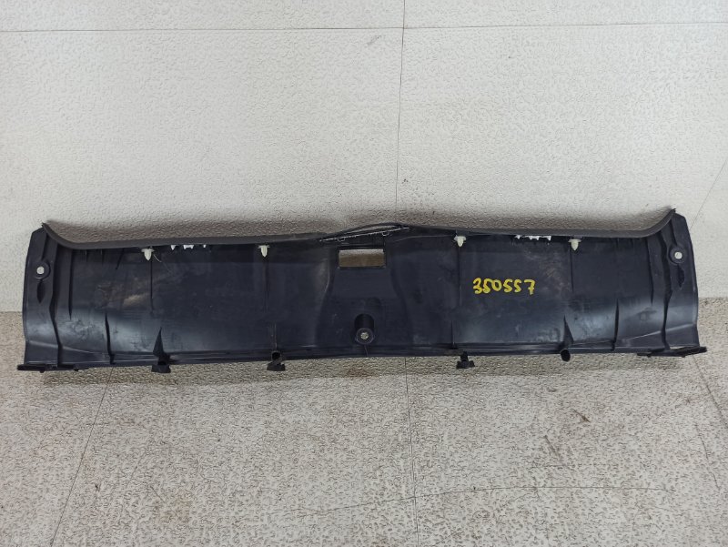 Накладка замка багажника LS460 USF40