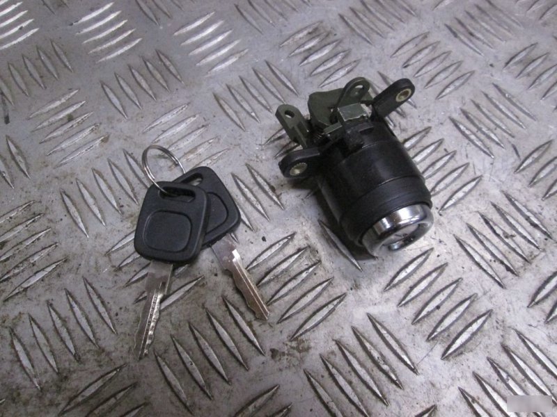 Замок крышки багажника Audi 1986—1991 80 893862055 новая