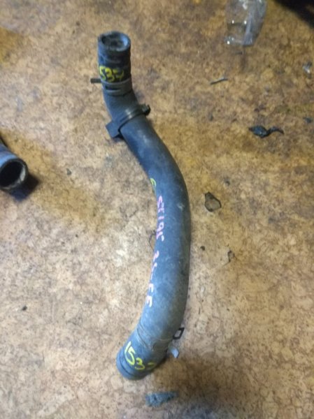 Размер патрубка ипсум радиатора тойота. Патрубок антифриза 5s fe. Патрубок радиатора 3s fe. Патрубок верхний 3s. Верхний патрубок тойота рав 4 2003.