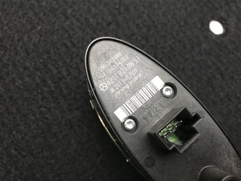 Кнопка стеклоподъемника задняя E-Class W211 2007 W211 272.964