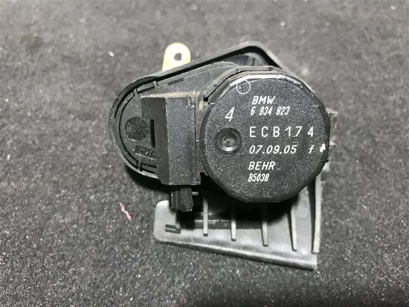 Сервопривод заслонок печки BMW X3 2005 E83 M54B25 6934823 контрактная