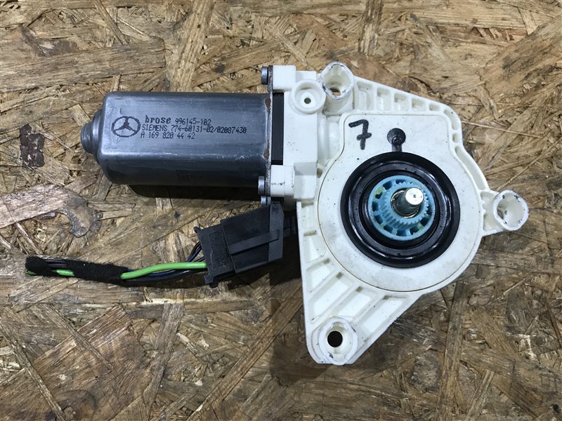 Мотор стеклоподъемника передний правый Mercedes-Benz B-Class W245 2005 W245 266.940 A1698204442 контрактная