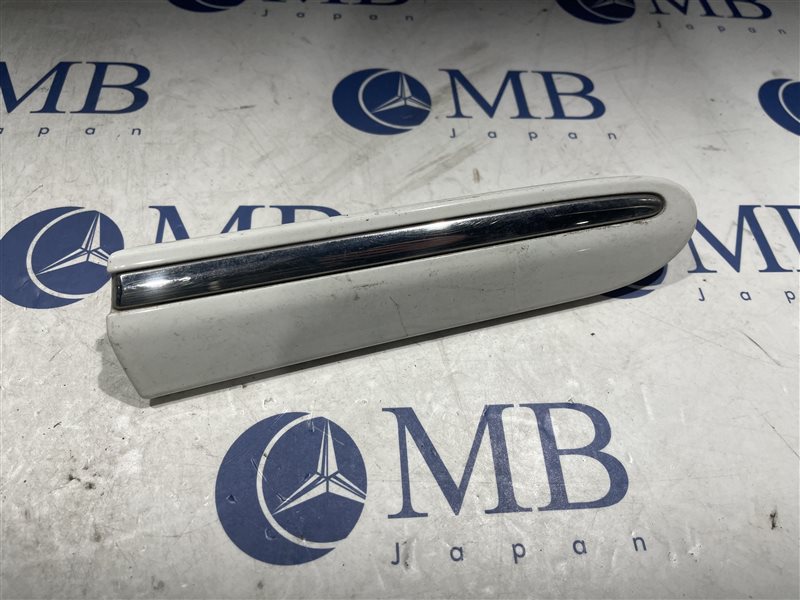 Молдинг на крыло передний правый Mercedes-Benz C-Class W203 C32 AMG 2001 w203 112.961 A2036904862 контрактная