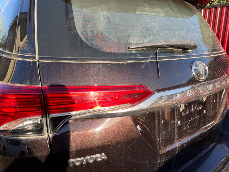 Дверь багажника Toyota Fortuner GUN156 1GDFTV