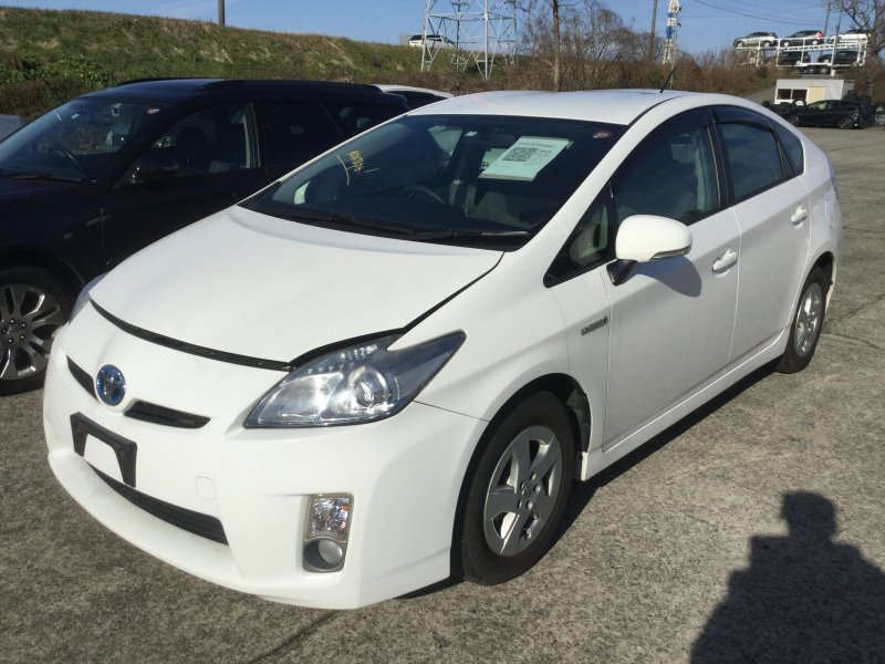 Пластик замка багажника задний PRIUS 2011 ZVW30 2ZR-FXE