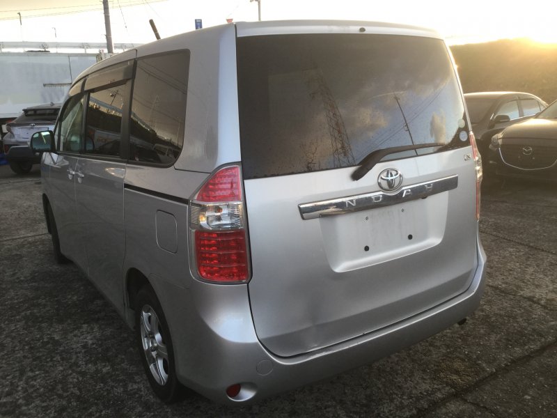 toyota noah левый руль