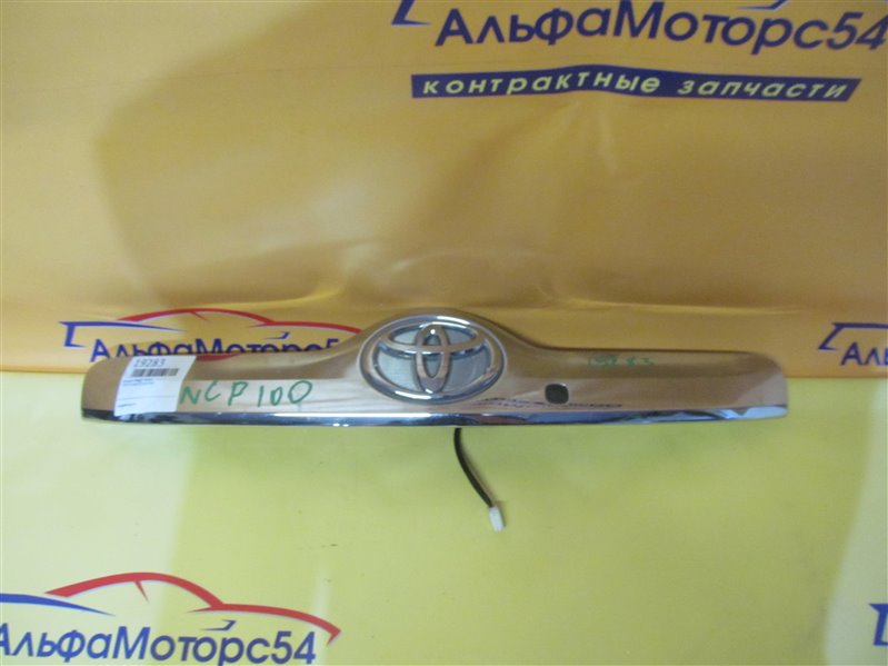 Вставка между стопов TOYOTA RACTIS NCP100 Б/У