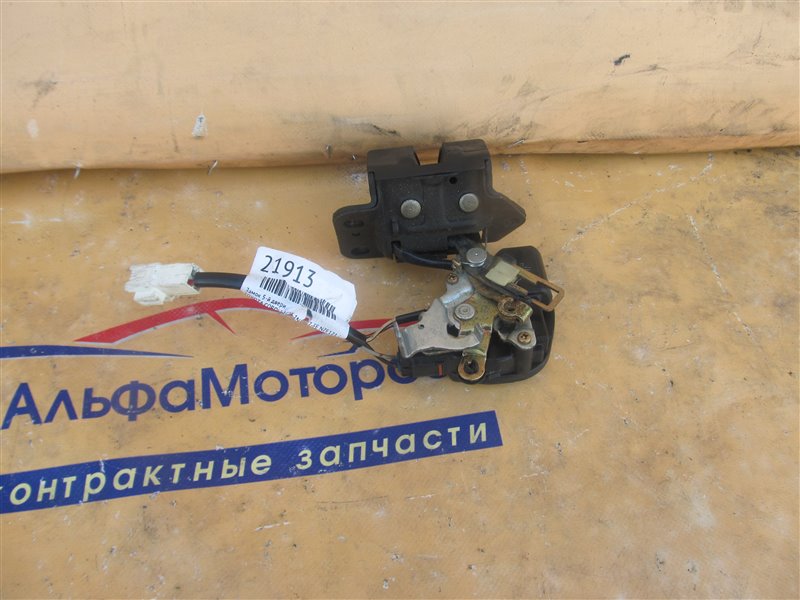 Замок 5-й двери TOYOTA COROLLA RUNX 2002 NZE121 1NZ-FE 69350-13370 Б/У