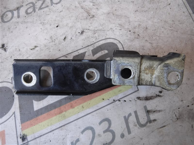 Петля капота передняя левая Volkswagen Golf 1997-2003 4 1J0823301 Б/У