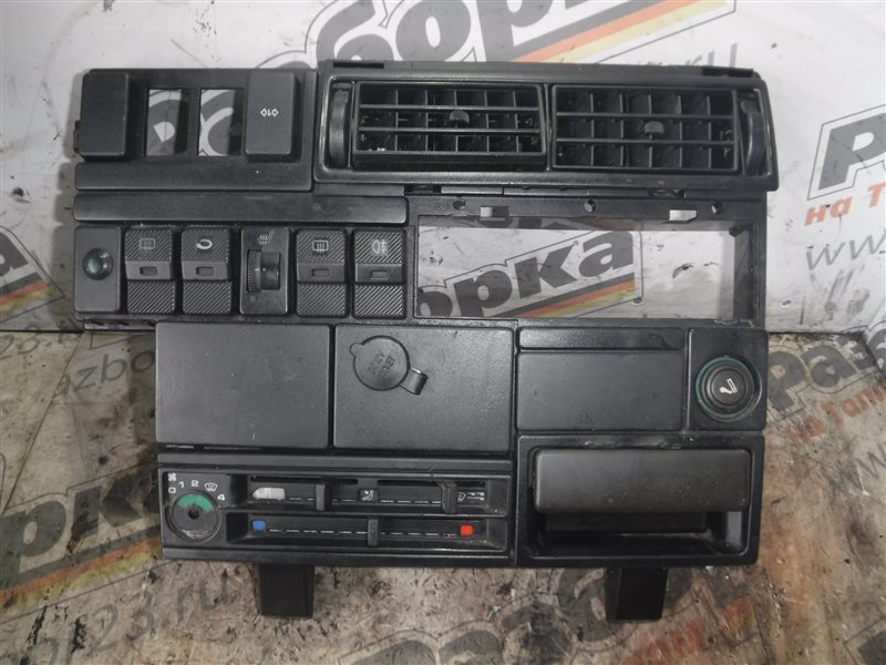 Центральная консоль Volkswagen Transporter 1991-1994 T4 AAB 705858089LL Б/У