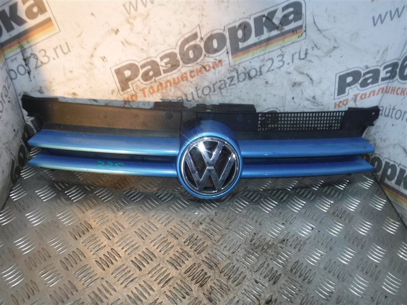 Решетка радиатора Volkswagen Golf 2000 4 AKQ Б/У