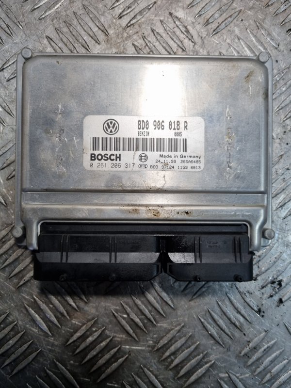 Блок управления двигателем ЭБУ Volkswagen Passat B5 ARG 8D0906018R Б/У