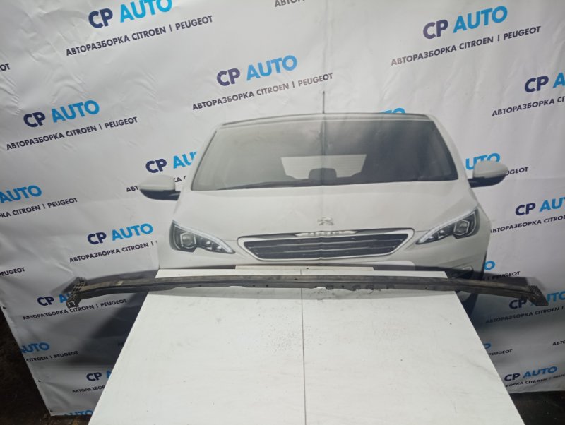 Планка под лобовое стекло Peugeot 308 9671675380 Б/У