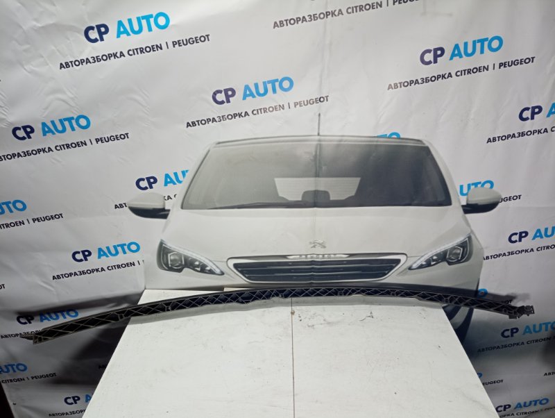 Планка под лобовое стекло Peugeot 308 9671675380 Б/У