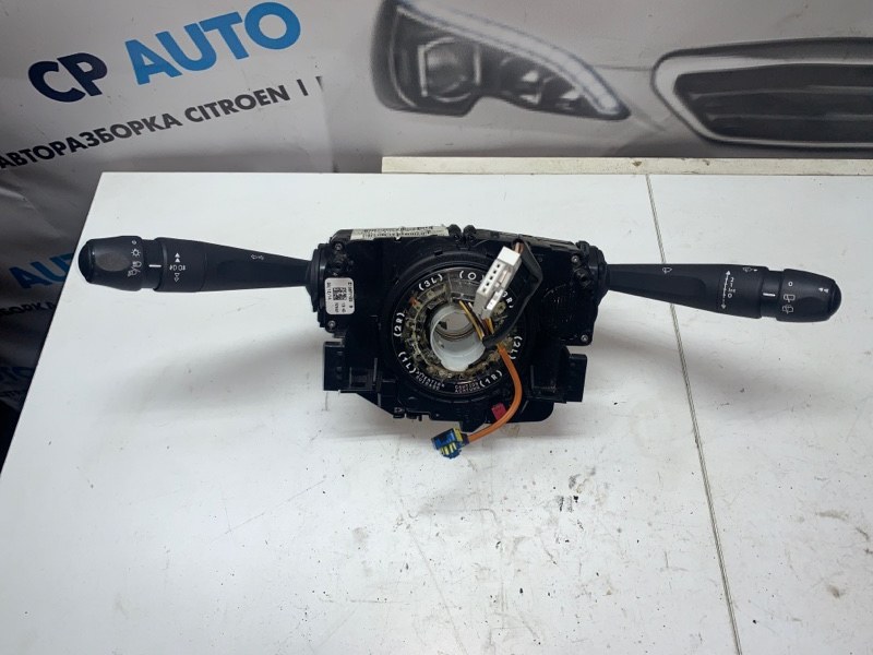 Блок подрулевых переключателей (стрекоза) Peugeot 208 98081767zd Б/У