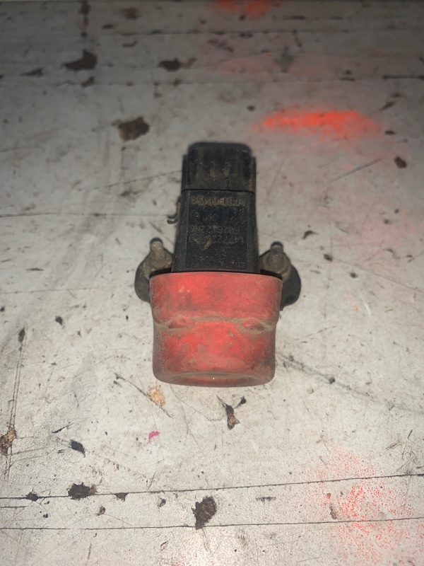 Кнопка аварийного отключения бензонасоса Peugeot 206 Б/У