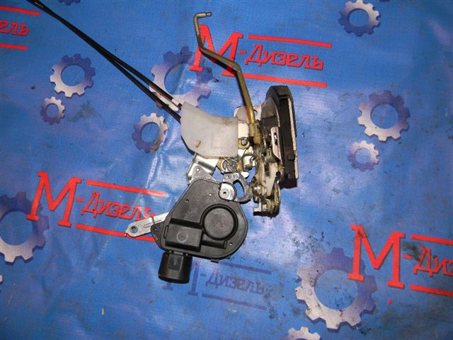 Замок дверной передний левый COROLLA 2000 NZE121 1NZ-FE``