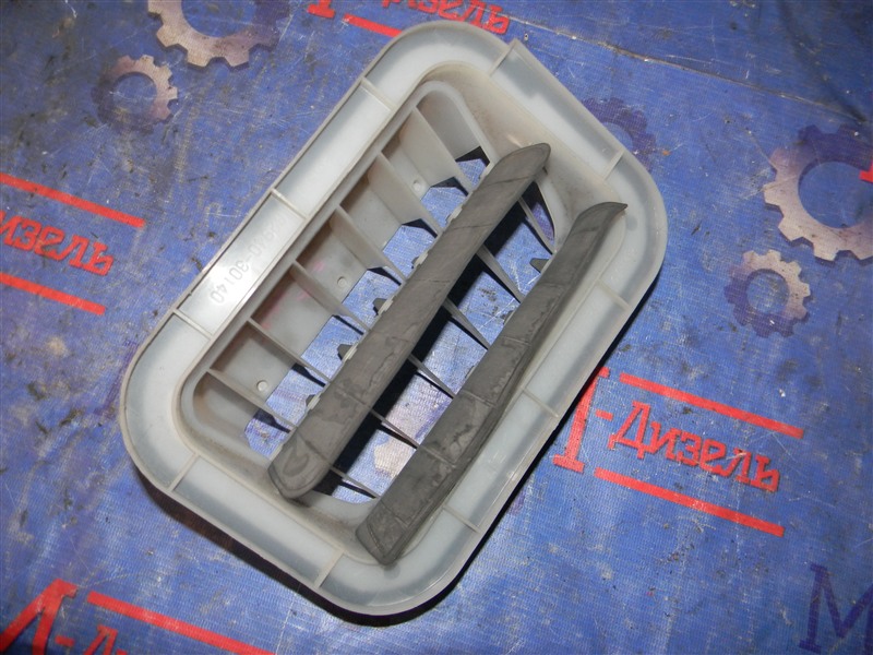 Решетка вентиляции в багажник COROLLA 2001 NZE121 1NZ-FE