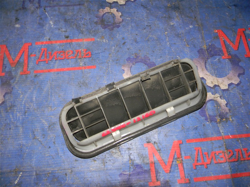 Решетка вентиляции в багажник задняя левая COROLLA 1998 AE110 5A-FE