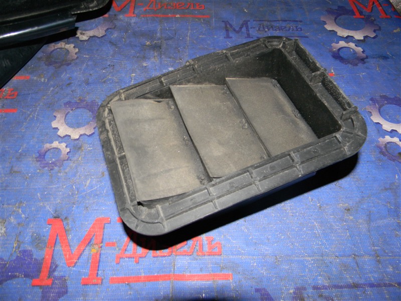 Решетка вентиляции в багажник задняя левая TOYOTA RAV4 2006 ACA31 2AZ-FE 62940-16060 контрактная