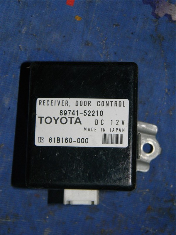 Блок управления TOYOTA VITZ 2003 NCP13 1NZ-FE 89741-52210 контрактная