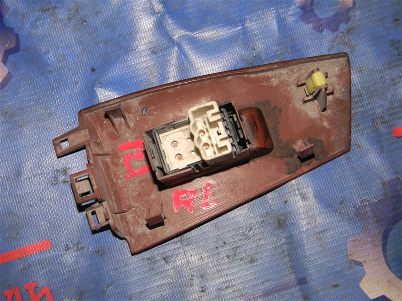 Кнопка стеклоподъемника задняя левая COROLLA 2000 NZE124 1NZ-FE