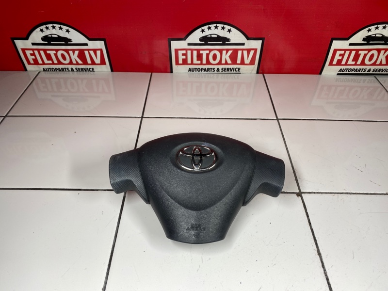 Подушка безопасности водителя TOYOTA RACTIS 2006 NCP100 1NZFE 4513052400B0 контрактная