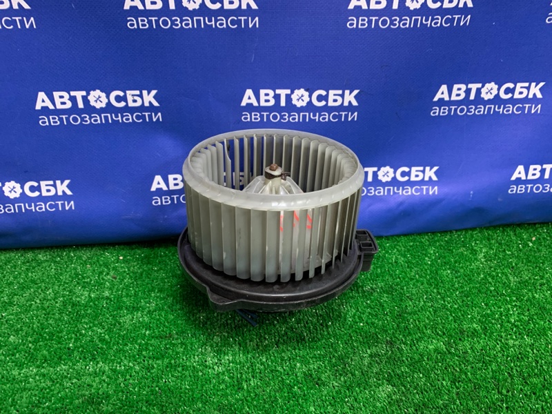 Мотор печки TOYOTA avensis  87103-02070 контрактная