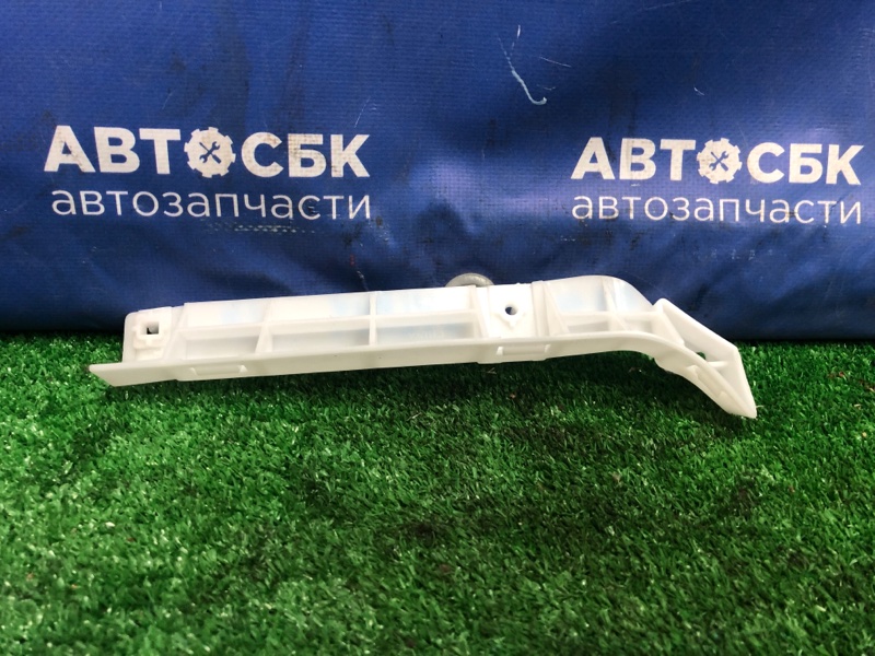 Крепление бампера переднее левое Bluebird Sylphy 2000-2005 FG10 QG15DE