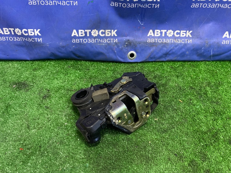 Замок двери задний левый Toyota PROBOX NCP50 1AZFE 69060-52120 контрактная