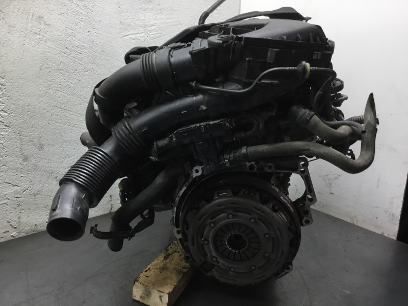 Двигатель ДВС голый столбик 3008 2013 Хэтчбек 9H05 9HR (DV6C)