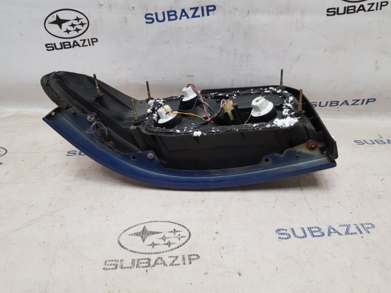 Фонарь задний правый Subaru Impreza G10