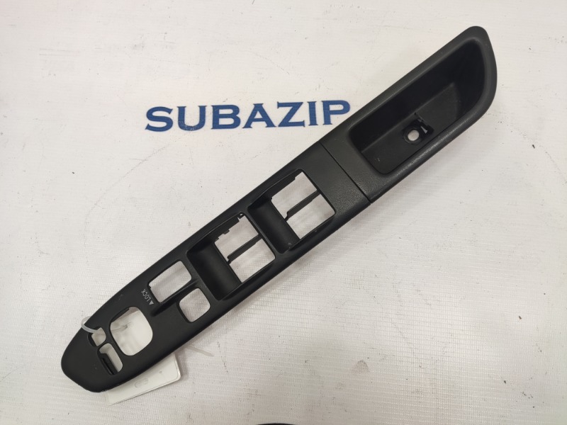 Накладка кнопок стеклоподъемника передняя правая Subaru Forester 2006 SG5 EJ203HPRHE 94266SA000 контрактная