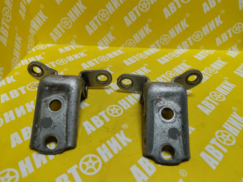 Петля дверная передняя TOYOTA AVENSIS AZT250 68710-0D010 контрактная