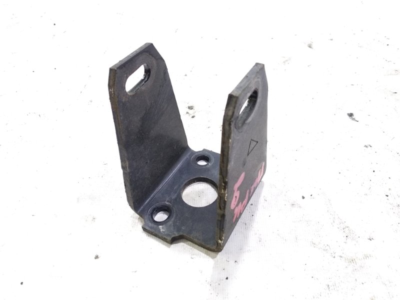 Кронштейн опоры двигателя передний TOYOTA COROLLA FIELDER 2000 ZZE122 1ZZFE 1231122110 контрактная