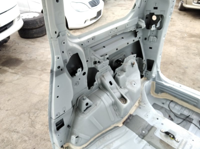 Крыло заднее заднее правое NISSAN SERENA C25/CC25/CNC25/NC25 MR20DE