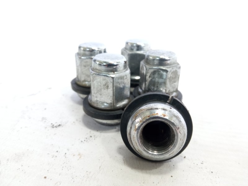 Гайка на колесо CRV 2000 RD1 B20B Гайка на колесо CRV 2000 RD1 B20B