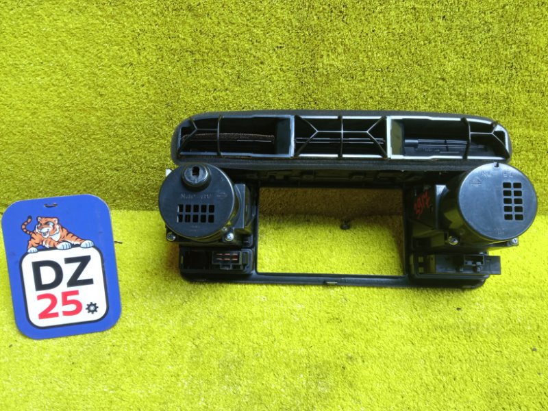 Консоль магнитофона передний XTRAIL 2001 T30 SR20VET