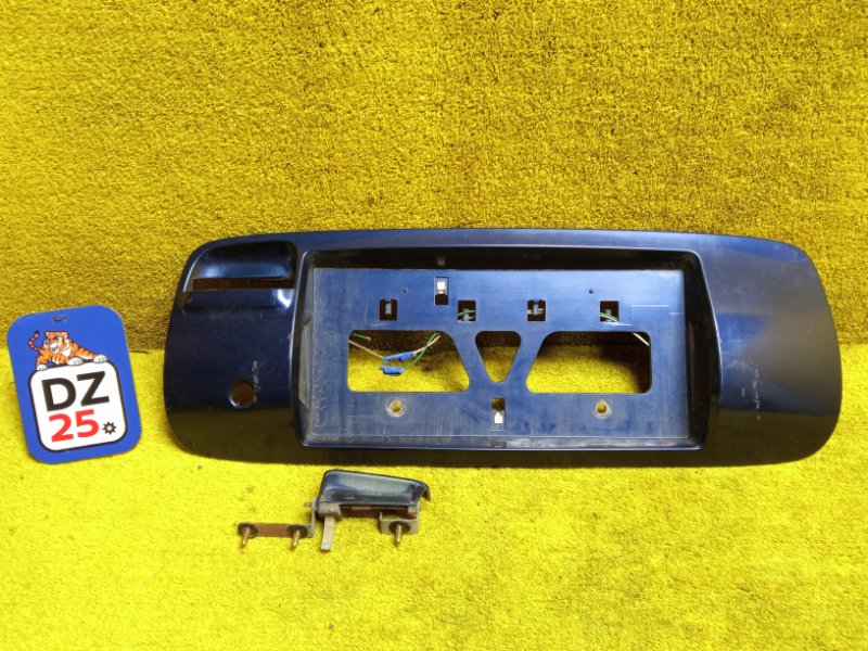 Накладка на дверь багажника задняя TOYOTA SPRINTER CARIB 1997 AE114G/AE115/AE115G/AE111/AE111G/AE114 7AFE 7681113030J0 контрактная