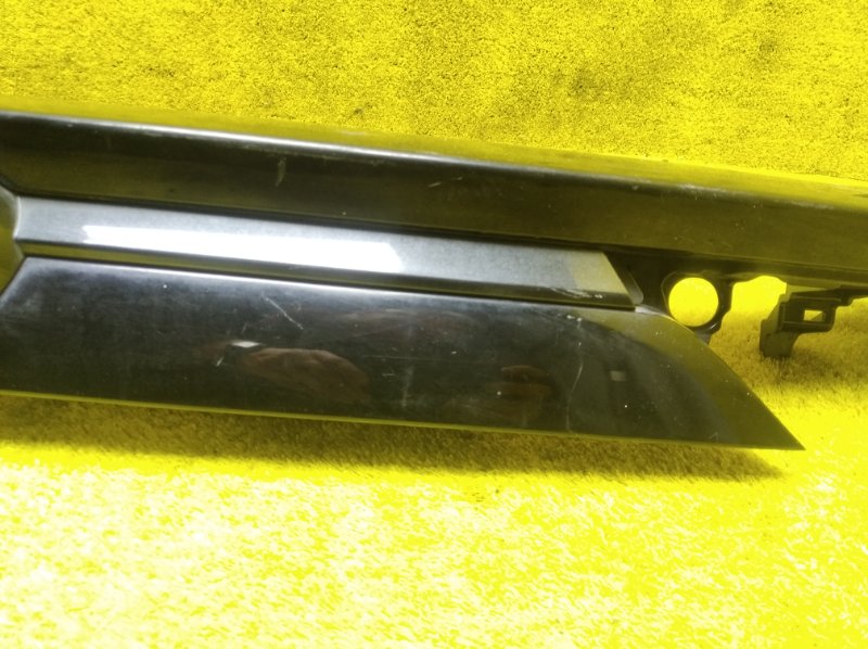 Накладка на дверь багажника задняя HARRIER 2014 AVU65W 3ZRFAE