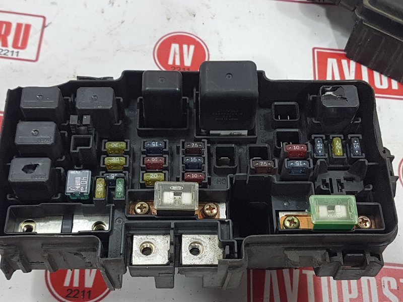 Блок предохранителей под капот CIVIC EU3 D17A