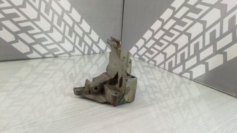 Кронштейн генератора Ford Focus EYDC 98BB10039-AD Б/У