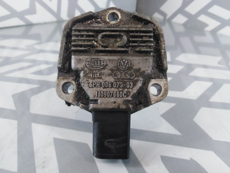 Датчик уровня масла в двигателе Audi A4 8EC ALT