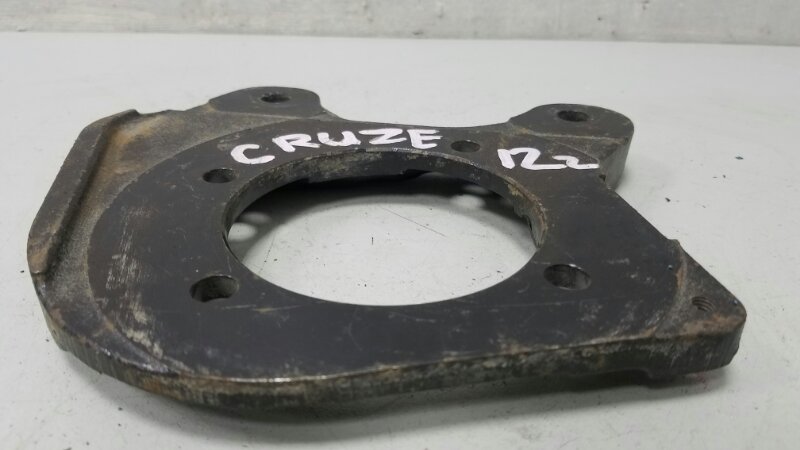 Кронштейн скобы суппорта Cruze 2012 J300 F16D3 1.6л