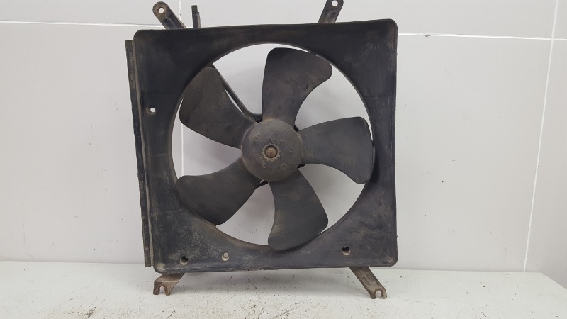 Вентилятор охлаждения радиатора Rover 600 623 1997 RH H23A3 2.3л MNG22710 Б/У