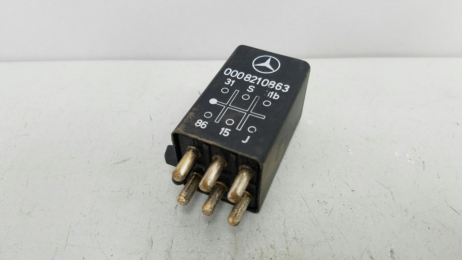 Реле дворников Mercedes S280 1983 W126 M110.989 2 0008210863 Б/У