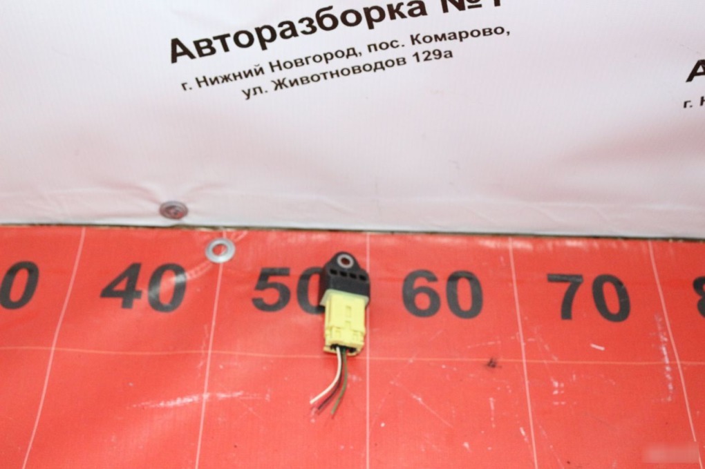 Датчик удара Toyota RAV4 30 8983142010 Б/У